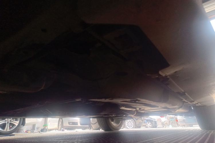 Used Mercedes-Benz M-Class 2014 ML 320 4MATIC Chassis Front Left