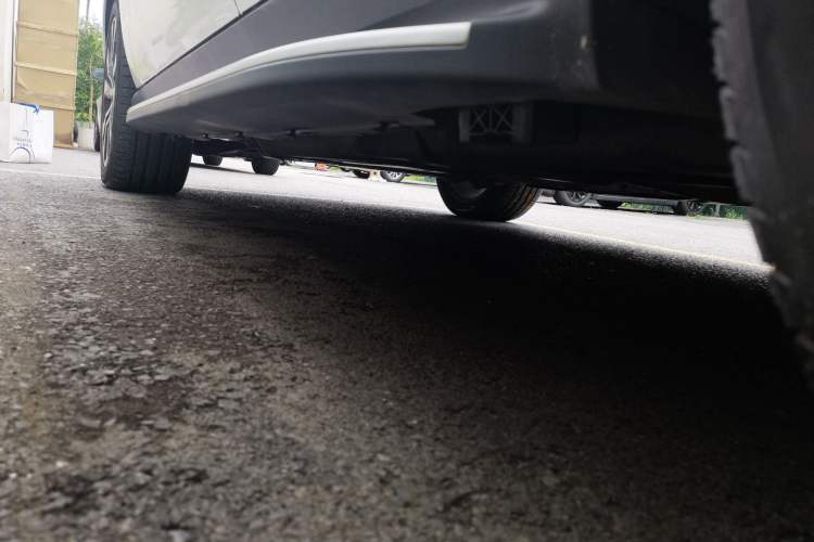 Used Mercedes-Benz M-Class  Chassis Rear Left