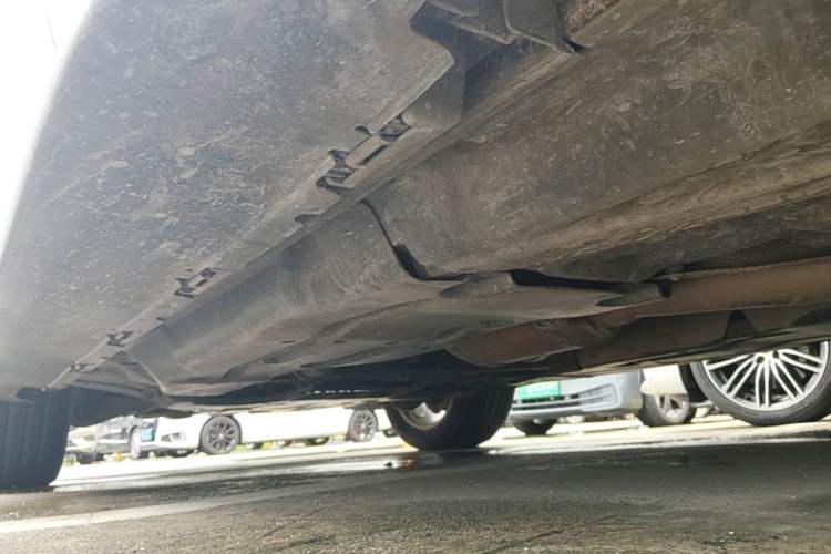 Used Mercedes-Benz M-Class 2014 ML 320 4MATIC Chassis Rear Left