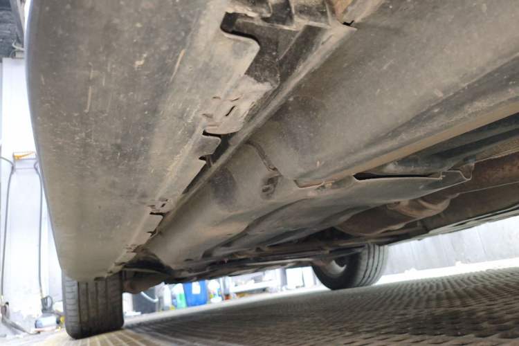 Used Mercedes-Benz M-Class 2014 ML 320 4MATIC Chassis Rear Left