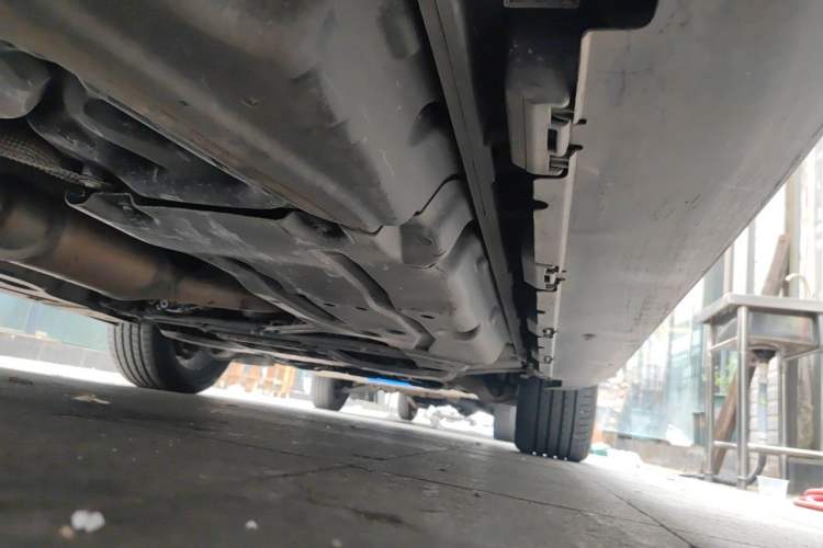 Used Mercedes-Benz M-Class 2014 ML 320 4MATIC Chassis Rear Right