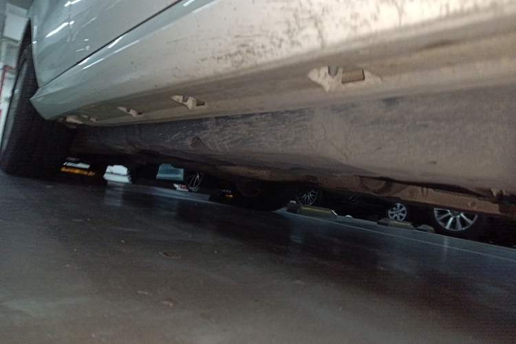 Used Mercedes-Benz M-Class 2014 ML 320 4MATIC Chassis Rear Right