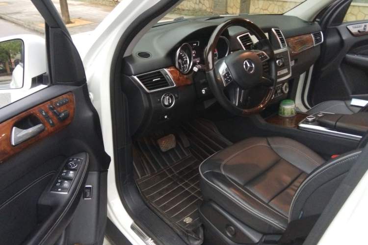 Used Mercedes-Benz M-Class 2014 ML 400 4MATIC Luxury Model Driver Seat
