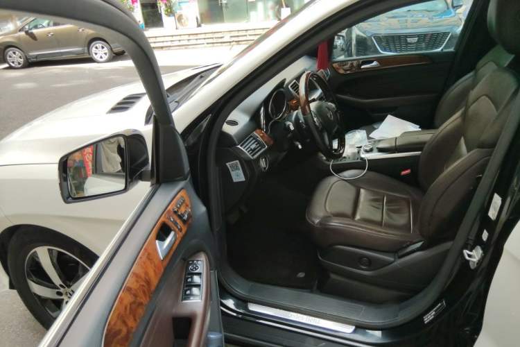 Used Mercedes-Benz M-Class 2014 ML 400 4MATIC Luxury Model Driver Seat