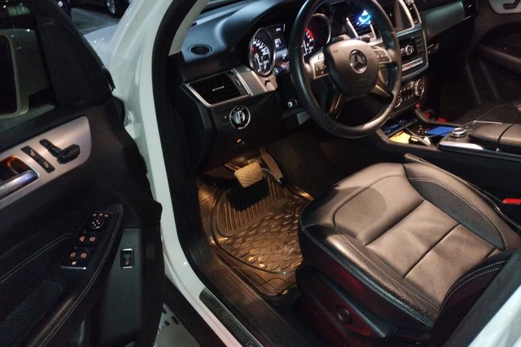 Used Mercedes-Benz M-Class 2014 ML 320 4MATIC Driver Seat