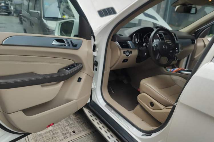 Used Mercedes-Benz M-Class 2014 ML 320 4MATIC Driver Seat