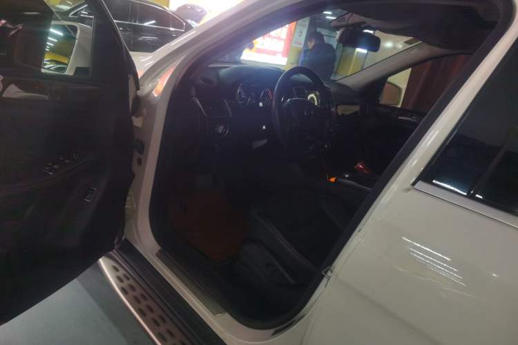 Used Mercedes-Benz M-Class 2014 ML 400 4MATIC Dynamic Model Driver Seat