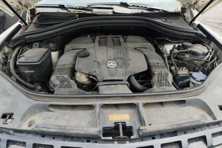 Used Mercedes-Benz M-Class 2014 ML 400 4MATIC Dynamic Model Engine Bay