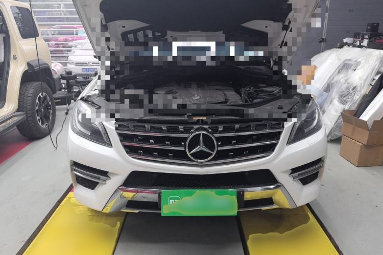 Used Mercedes-Benz M-Class 2014 ML 320 4MATIC Engine Bay