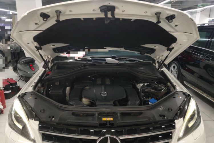Used Mercedes-Benz M-Class 2014 ML 320 4MATIC Engine Bay