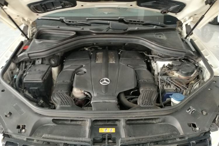 Used Mercedes-Benz M-Class 2014 ML 320 4MATIC Engine Bay