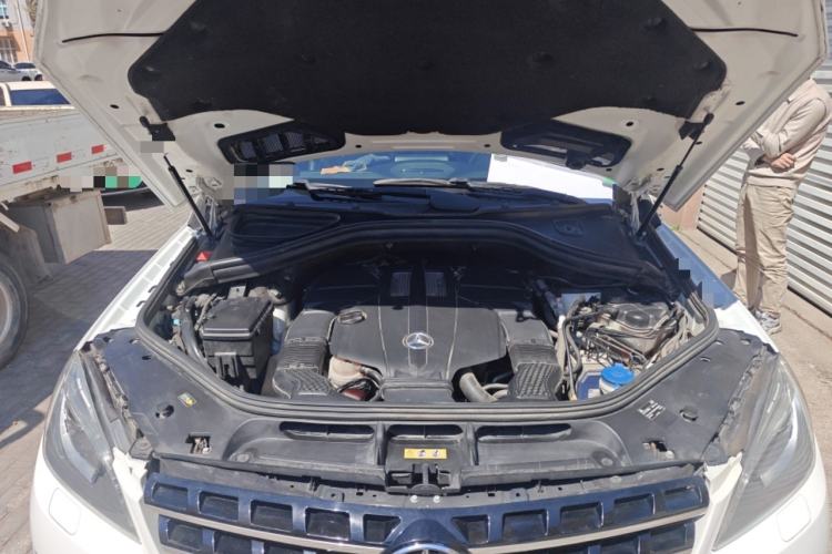 Used Mercedes-Benz M-Class 2014 ML 320 4MATIC Engine Bay