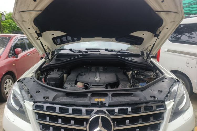 Used Mercedes-Benz M-Class 2014 ML 400 4MATIC Dynamic Model Engine Bay