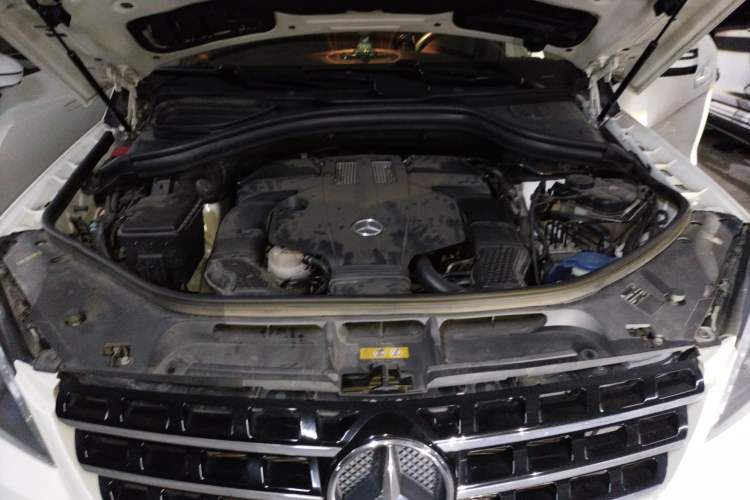 Used Mercedes-Benz M-Class 2014 ML 320 4MATIC Engine Bay