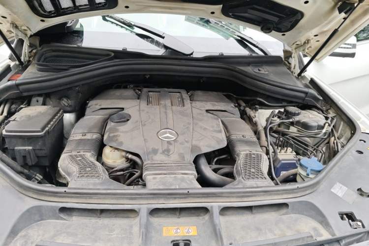 Used Mercedes-Benz M-Class 2014 ML 320 4MATIC Engine Bay