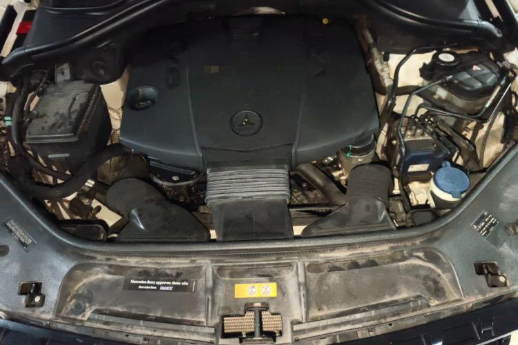 Used Mercedes-Benz M-Class  Engine Bay