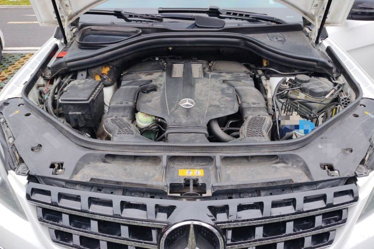 Used Mercedes-Benz M-Class 2014 ML 320 4MATIC Engine Bay