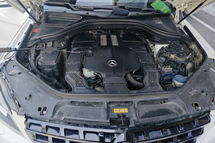Used Mercedes-Benz M-Class 2014 ML 400 4MATIC Dynamic Model Engine Bay