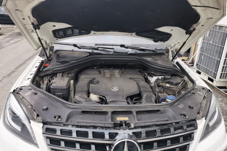 Used Mercedes-Benz M-Class  Engine Bay