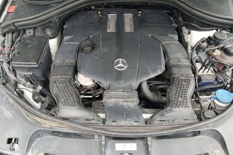 Used Mercedes-Benz M-Class 2014 ML 320 4MATIC Engine Bay