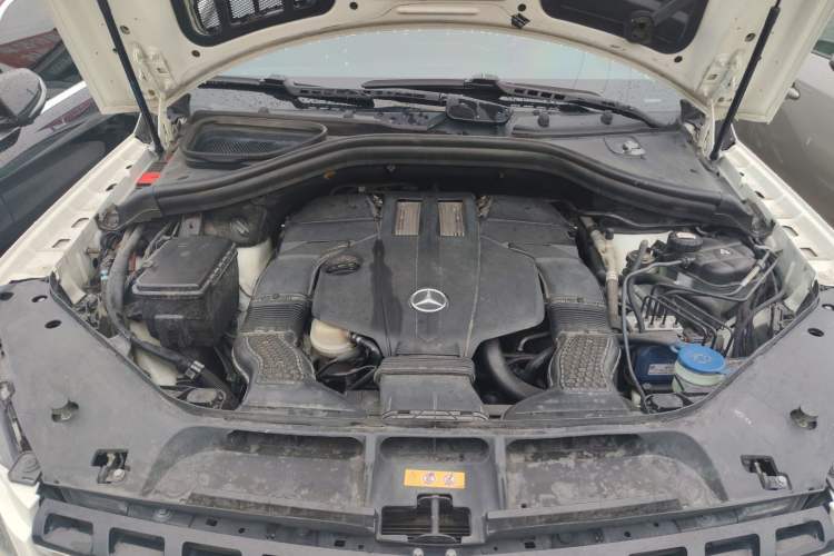 Used Mercedes-Benz M-Class 2014 ML 400 4MATIC Dynamic Model Engine Bay