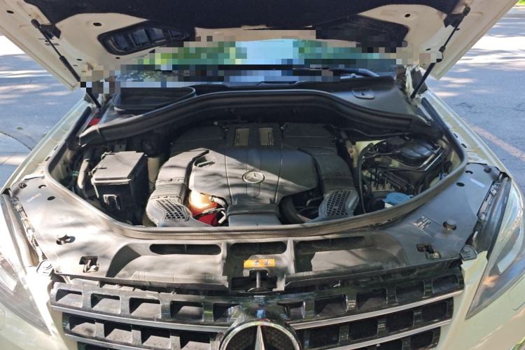 Used Mercedes-Benz M-Class 2014 ML 320 4MATIC Engine Bay