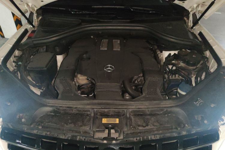 Used Mercedes-Benz M-Class 2014 ML 400 4MATIC Luxury Model Engine Bay