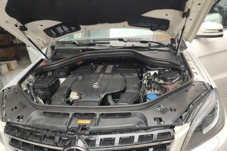 Used Mercedes-Benz M-Class 2014 ML 320 4MATIC Engine Bay