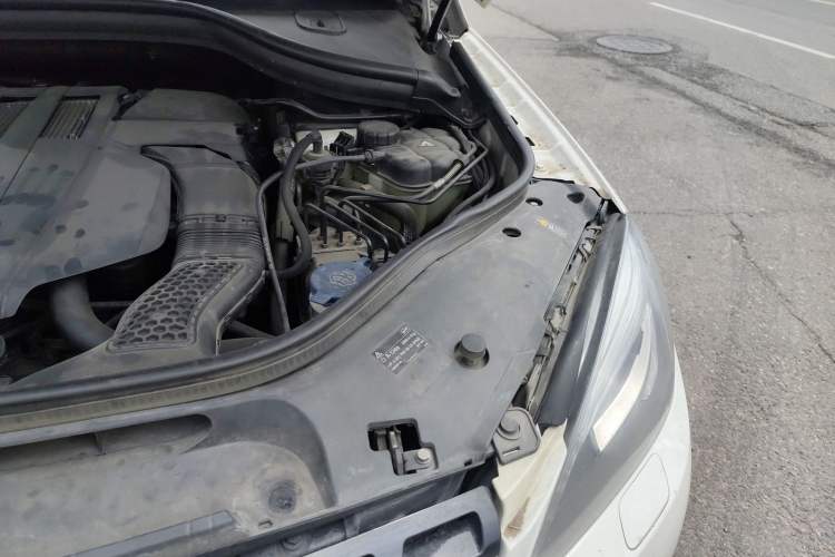 Used Mercedes-Benz M-Class 2014 ML 400 4MATIC Dynamic Model Engine Bay Left