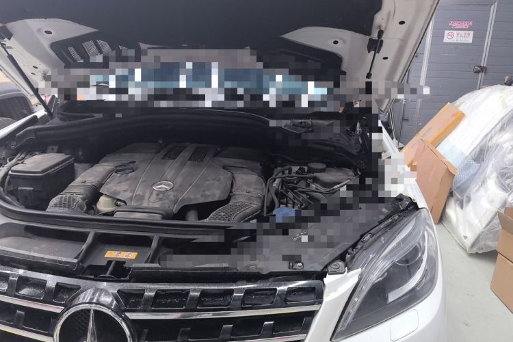 Used Mercedes-Benz M-Class 2014 ML 320 4MATIC Engine Bay Left
