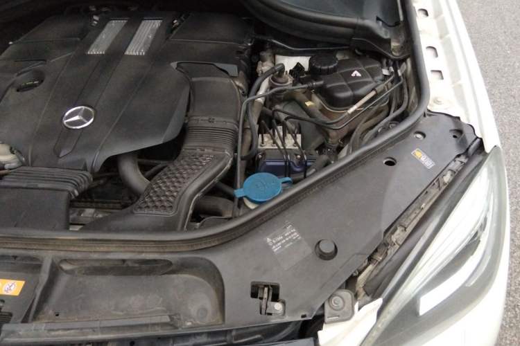 Used Mercedes-Benz M-Class 2014 ML 400 4MATIC Luxury Model Engine Bay Left