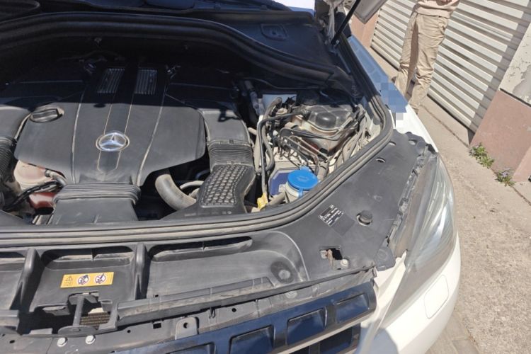 Used Mercedes-Benz M-Class 2014 ML 320 4MATIC Engine Bay Left