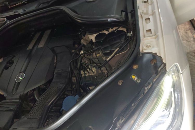 Used Mercedes-Benz M-Class 2014 ML 400 4MATIC Luxury Model Engine Bay Left