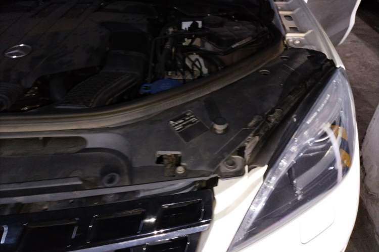 Used Mercedes-Benz M-Class 2014 ML 320 4MATIC Engine Bay Left