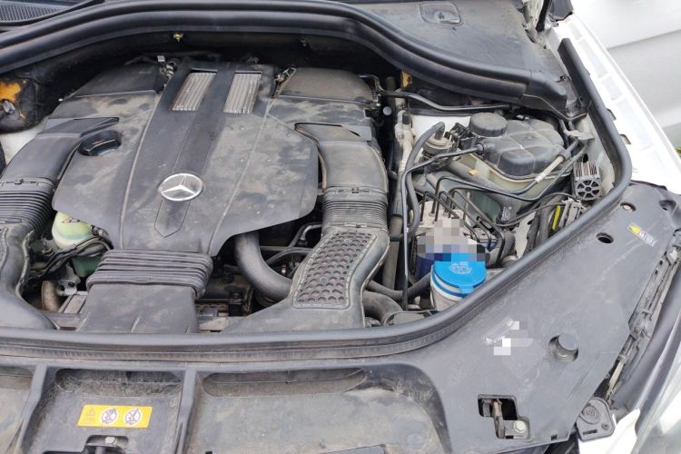 Used Mercedes-Benz M-Class 2014 ML 320 4MATIC Engine Bay Left