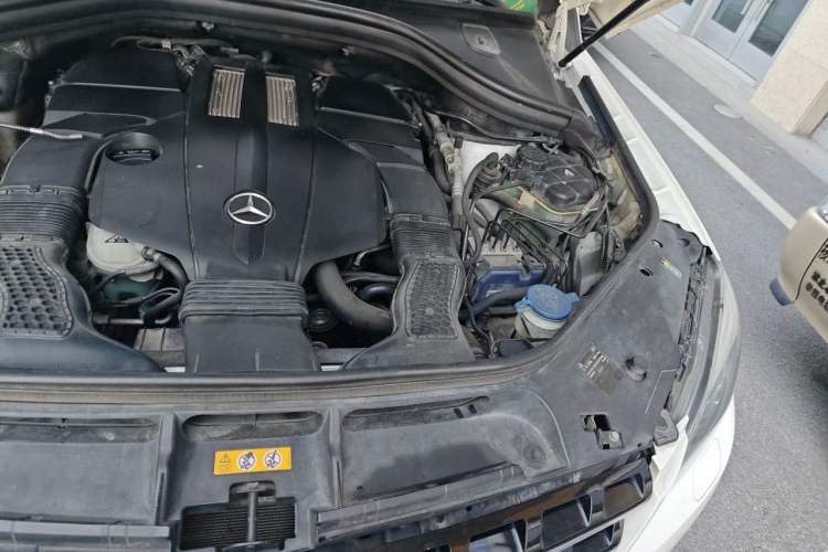 Used Mercedes-Benz M-Class 2014 ML 400 4MATIC Dynamic Model Engine Bay Left