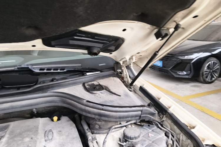 Used Mercedes-Benz M-Class 2014 ML 350 CDI 4MATIC Engine Bay Left