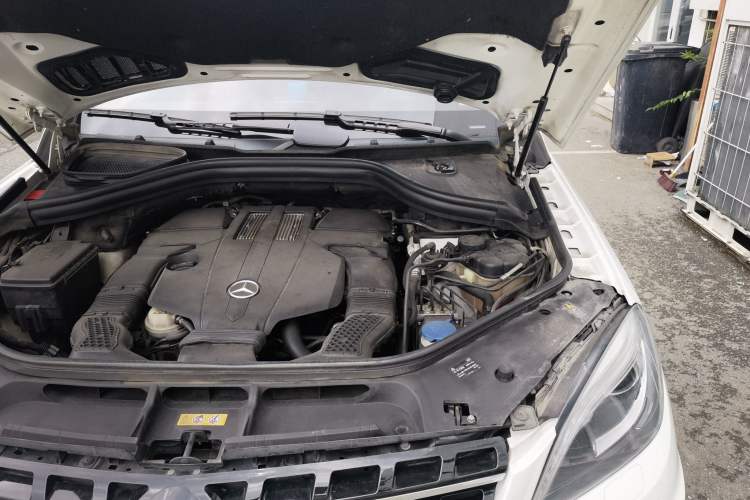 Used Mercedes-Benz M-Class  Engine Bay Left