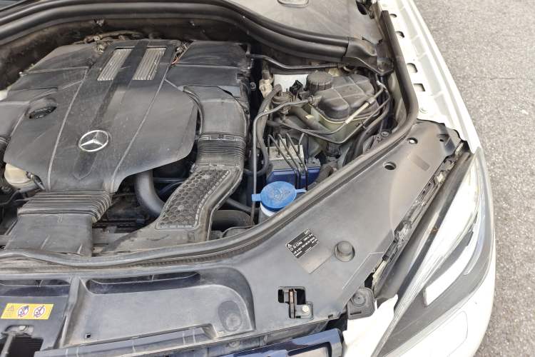 Used Mercedes-Benz M-Class 2014 ML 400 4MATIC Dynamic Model Engine Bay Left