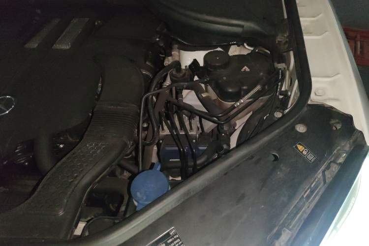 Used Mercedes-Benz M-Class 2014 ML 400 4MATIC Luxury Model Engine Bay Left
