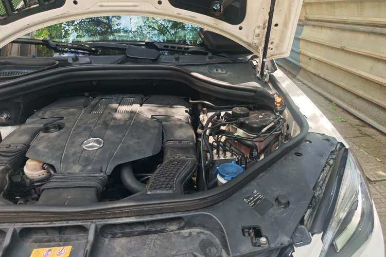 Used Mercedes-Benz M-Class 2014 ML 400 4MATIC Luxury Model Engine Bay Left