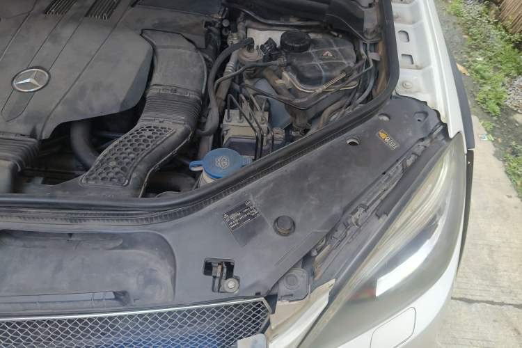 Used Mercedes-Benz M-Class 2014 ML 320 4MATIC Engine Bay Left