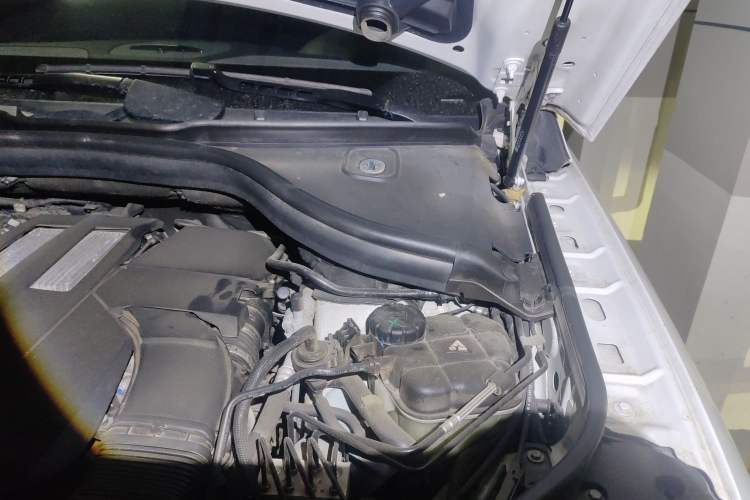 Used Mercedes-Benz M-Class 2014 ML 400 4MATIC Luxury Model Engine Bay Left