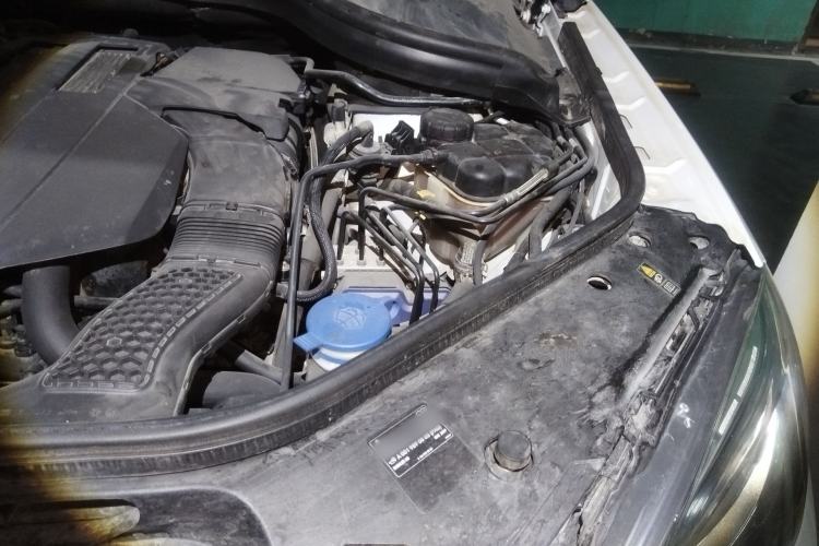 Used Mercedes-Benz M-Class 2014 ML 320 4MATIC Engine Bay Left