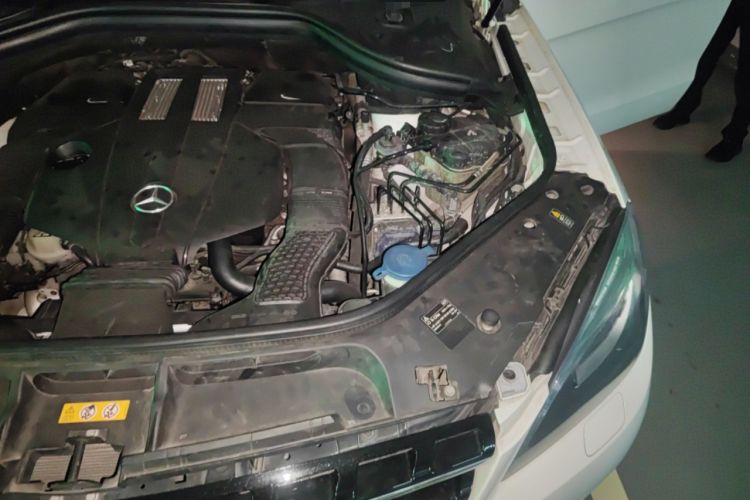 Used Mercedes-Benz M-Class 2014 ML 320 4MATIC Engine Bay Left