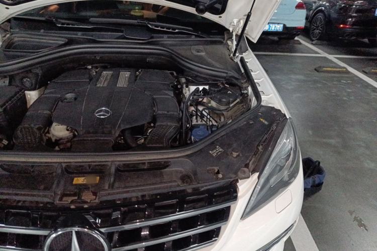 Used Mercedes-Benz M-Class 2014 ML 320 4MATIC Engine Bay Left