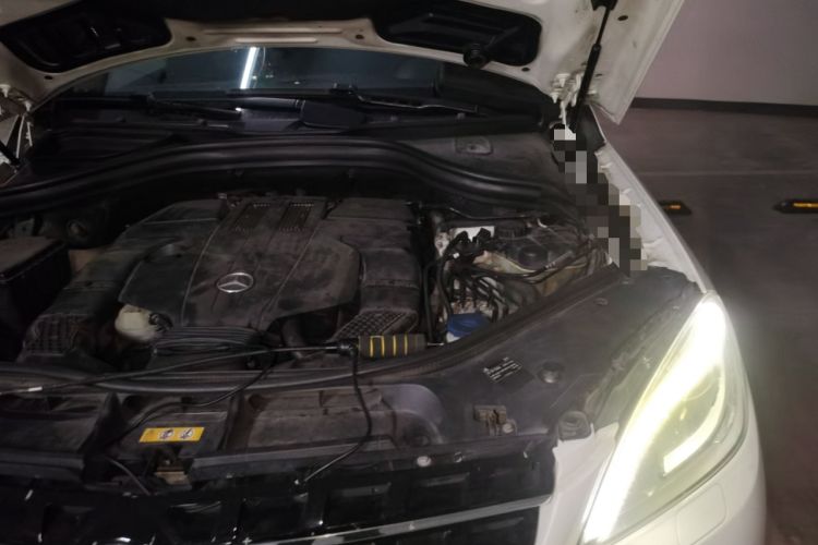 Used Mercedes-Benz M-Class 2014 ML 320 4MATIC Engine Bay Left