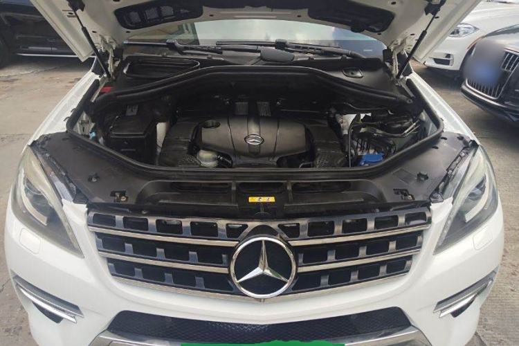 Used Mercedes-Benz M-Class 2014 ML 320 4MATIC Engine Bay