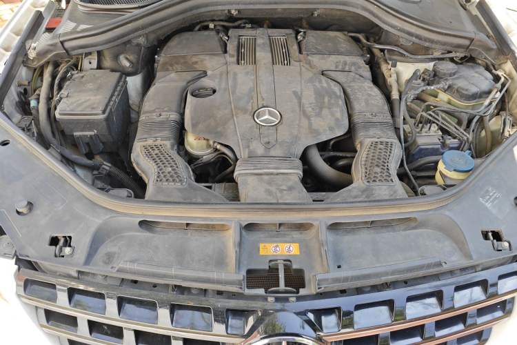 Used Mercedes-Benz M-Class 2014 ML 400 4MATIC Dynamic Model Engine Bay