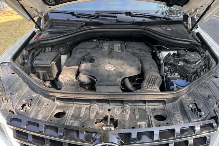 Used Mercedes-Benz M-Class 2014 ML 320 4MATIC Engine Bay